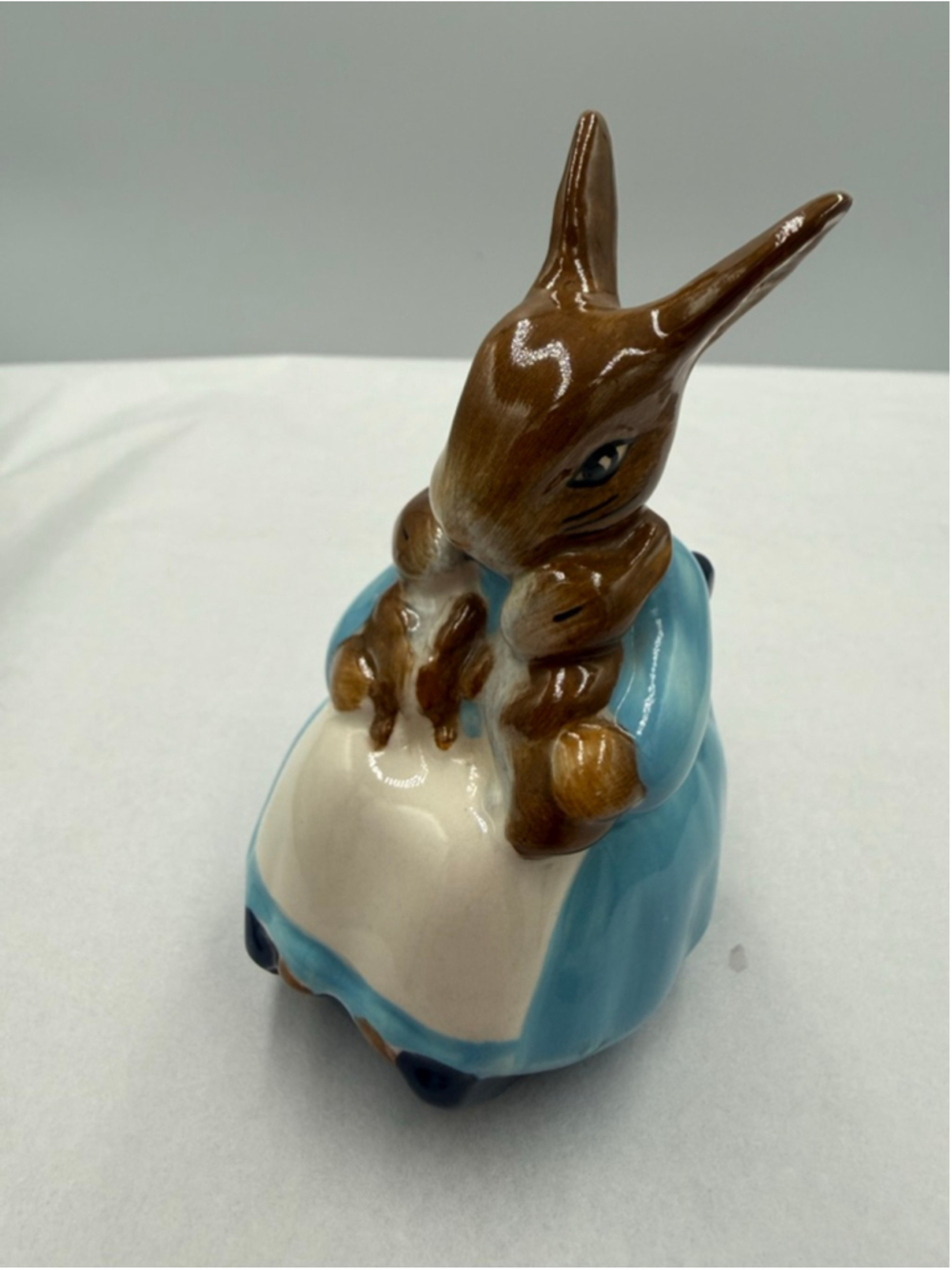 Beswick Mrs. Rabbit and Bunnies Figurine | Beatrix Potter | Schmid - Picture 3 of 12